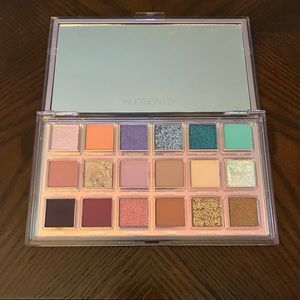 Huda Mercury Retrograde eyeshadow palette